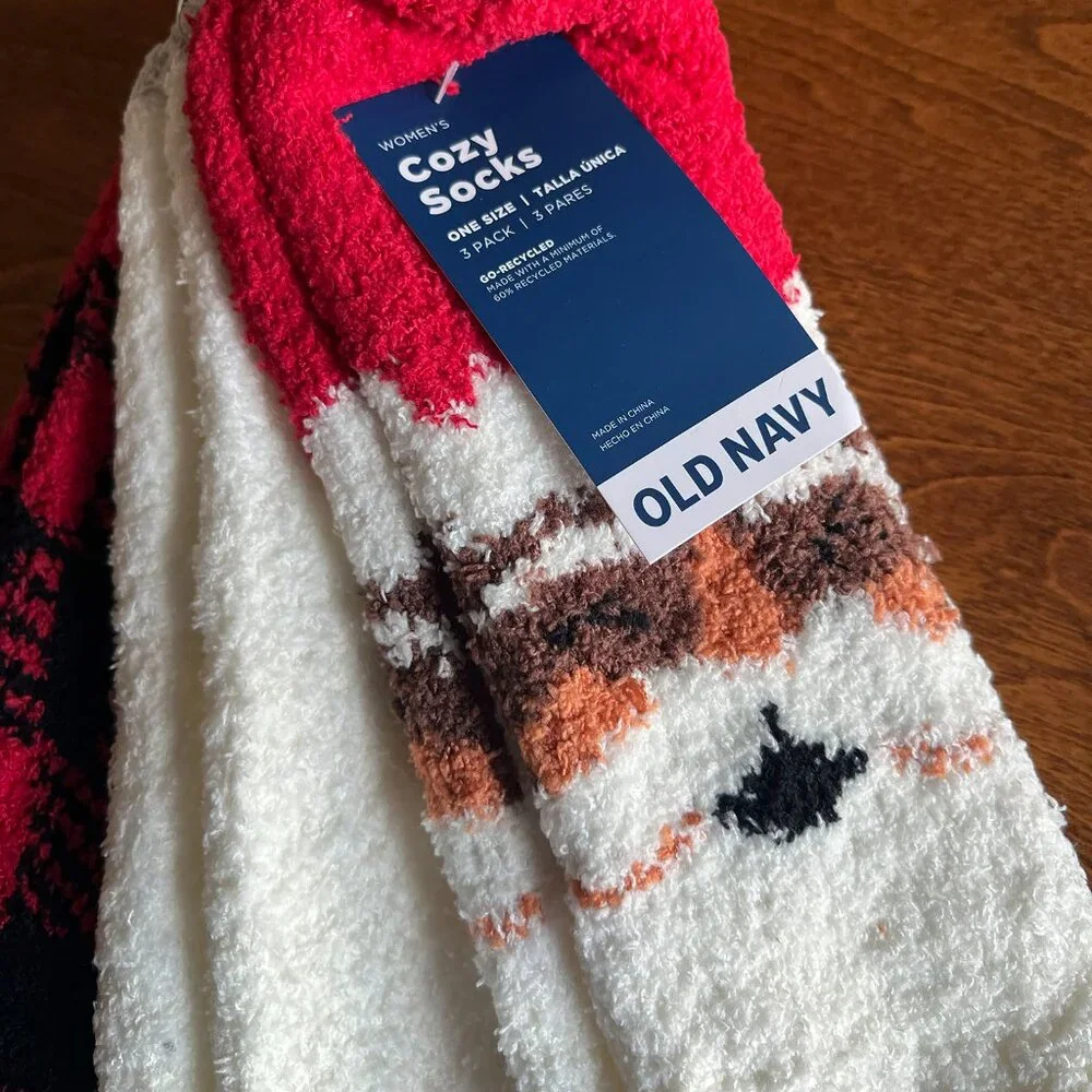 Old Navy women's Santa cozy socks NWT